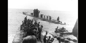 Na zdjęciu U-156 i U-506 w akcji ratowania rozbitków
