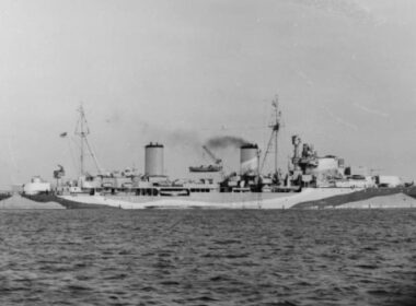 Brytyjski lekki krążownik HMS "Arethusa", który brał udział w operacji Anklet. Źródło zdjęcia: WIkimedia Commons