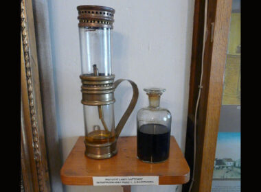 Pierwsza lampa naftowa